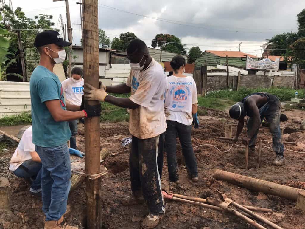 Meio ambiente limpo: Foto de construção do posto de primeiros atendimentos da Portelinha, comunidade em Santa Cruz