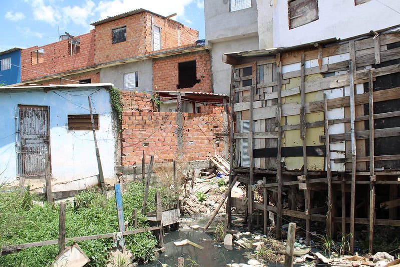 Estrutura do Jardim Lapena (SP) mostra precariedade frente à crise climática