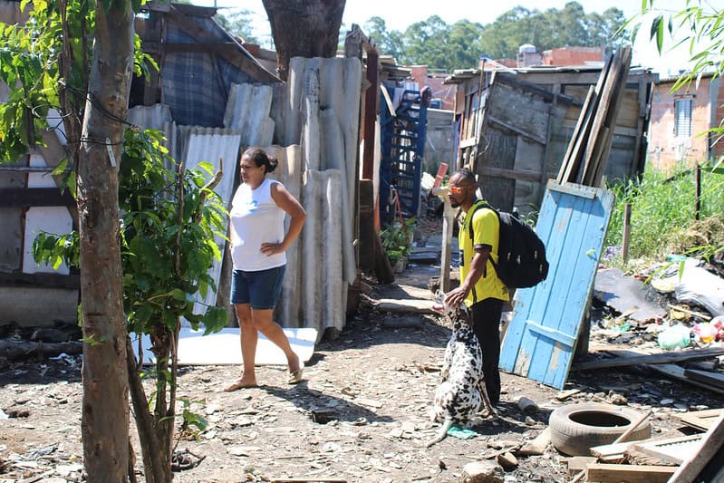 Moradores do Jardim Lapena em São Paulo (SP)