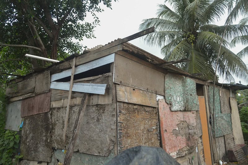 Casa com estrutura improvisada na Bahia revela precariedade do habitat