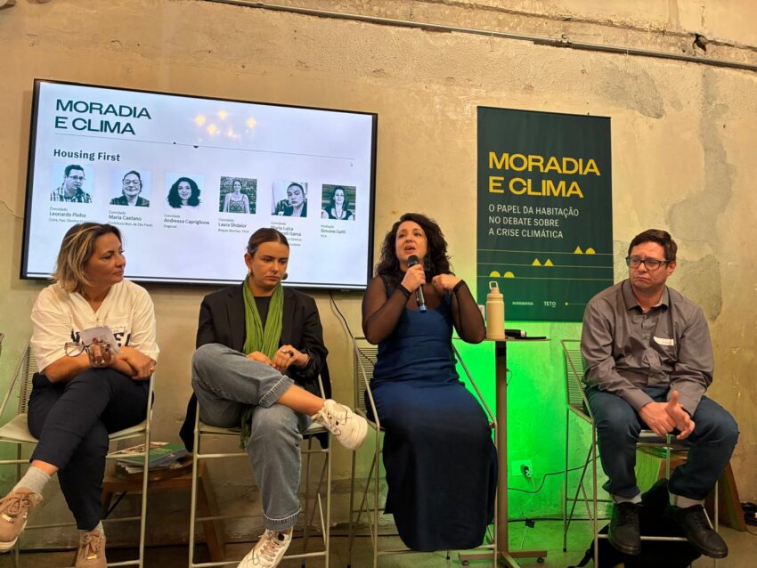 Foto com quatro Debatedores da Mesa Housing First (Moradia Primeiro)