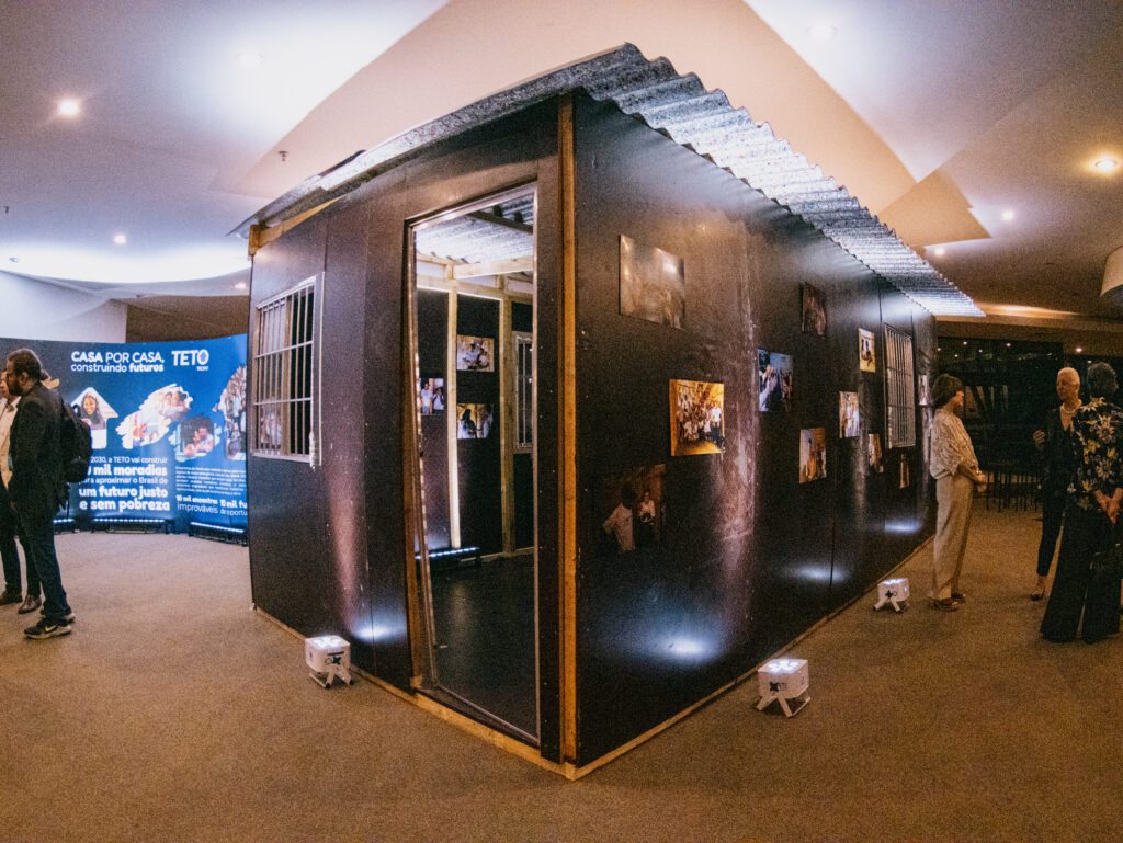 Modelo de moradia em tamanho real apresentado para convidados