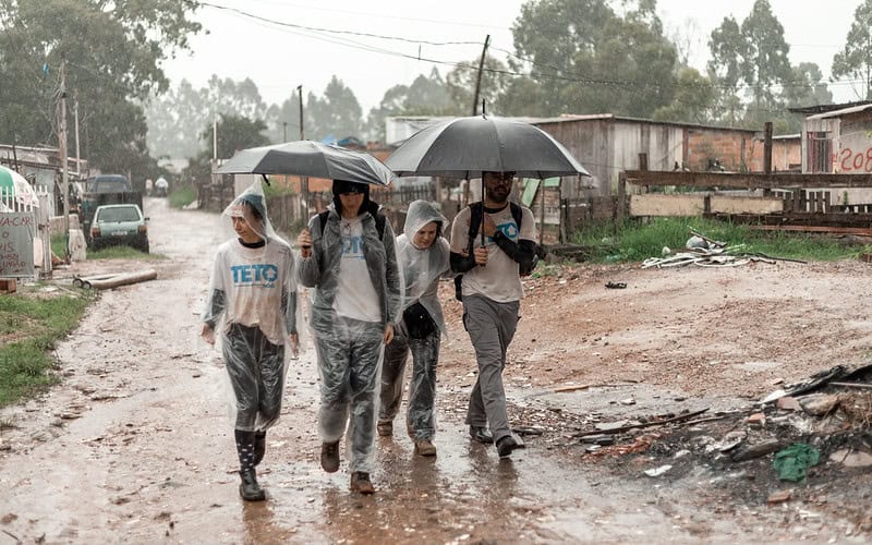 Famílias de áreas periféricas têm dificuldade no acesso a direitos básicos