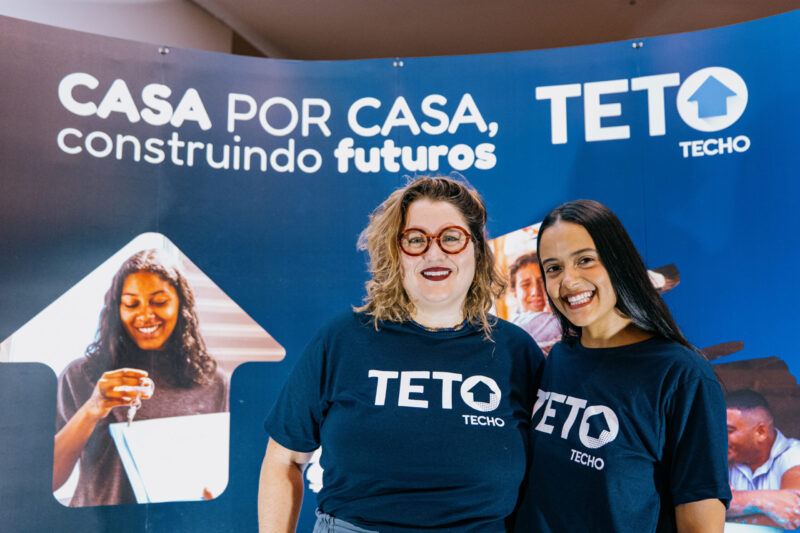 Jantar anual da TETO reforça a urgência da moradia digna para promover transformações sociais