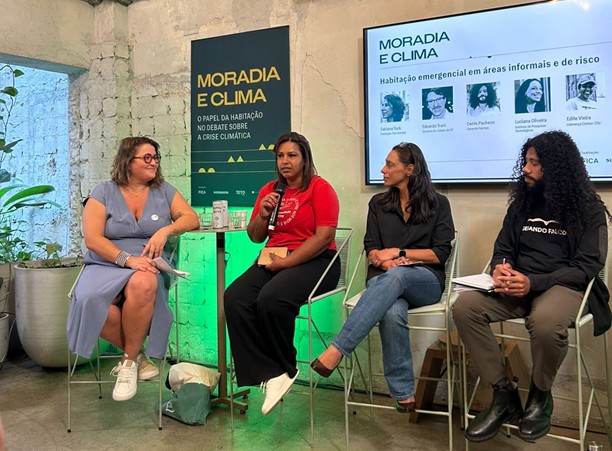 Edite Vieira, liderança comunitária da Favela City em São Paulo, falando durante o painel Habitação Emergencial em áreas informais e de risco, no Seminário Moradia e Clima, novembro 2025
