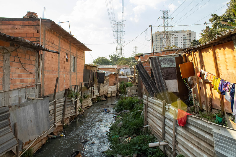 Enfrentar a crise climática exige enfrentar a crise habitacional